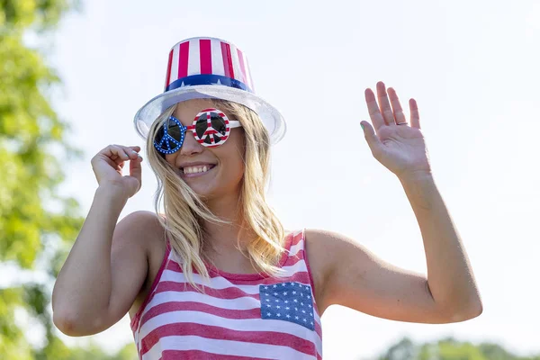 Patriotic Blonde Model Having Fun 4Th July Holiday — Stock Photo, Image