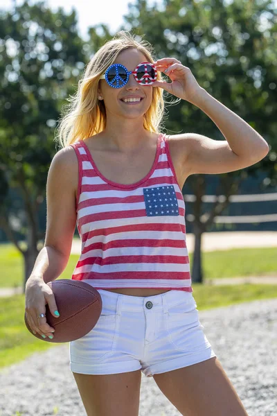 Een Patriottische Blonde Model Plezier Tijdens Juli Holiday — Stockfoto