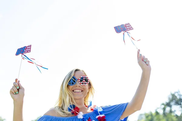 Una Modella Bionda Patriottica Che Diverte Durante Vacanze Del Luglio — Foto Stock