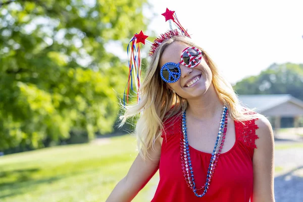 Una Modella Bionda Patriottica Che Diverte Durante Vacanze Del Luglio — Foto Stock