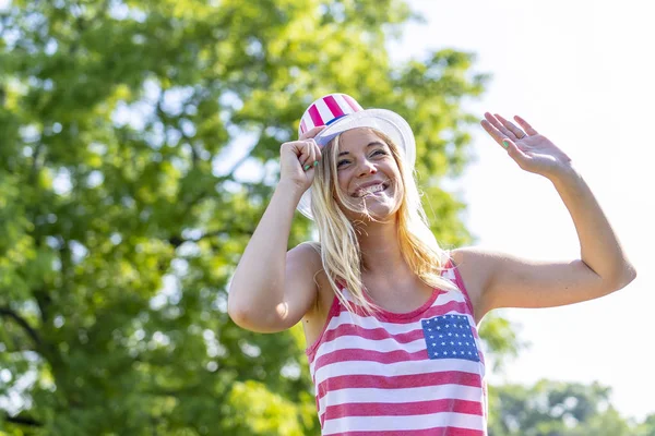 Patriotic Blonde Model Having Fun 4Th July Holiday — Stock Photo, Image