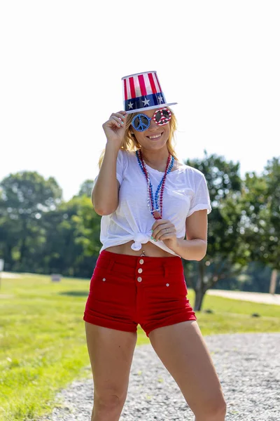 Patriotic Blonde Model Having Fun 4Th July Holiday — Stock Photo, Image