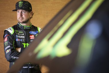 08 Haziran 2018 - Brooklyn, Michigan, ABD: Kurt Busch (41) alır Michigan International Speedway Brooklyn, Michigan, Firekeepers Casino 400 uygulamaya hazır.