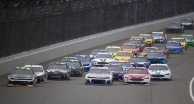10 Haziran 2018 - Brooklyn, Michigan, ABD: Firekeepers Casino 400 Michigan International Speedway Brooklyn, Michigan, bir hava gecikme sırasında başlangıcı Kurt Busch (41) bekler.