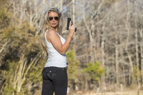 Beautiful Blonde Model Holds Pistol Protection Sunny Day — Stock Photo, Image