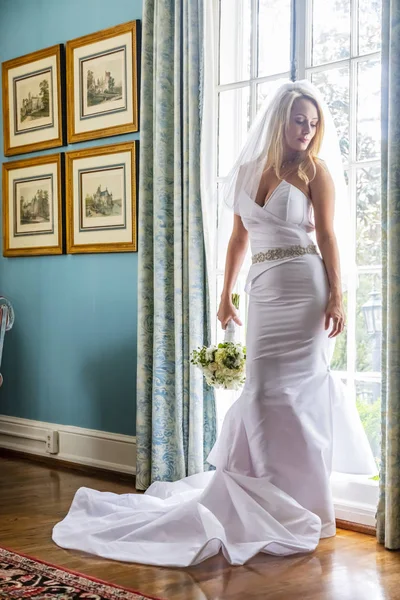 Beautiful Blonde Bride Posing Her Bridal Portraits — Stock Photo, Image