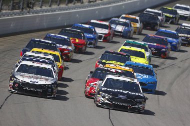 01 Temmuz 2018 - Joliet, Illinois, ABD: Aric Almirola (10) yarışları sırasında Chicagoland Speedway Joliet, Illinois Overton'ın 400 açık streç kapalı .