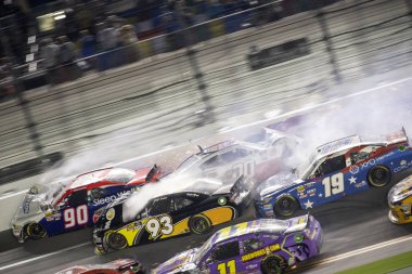 06 Temmuz 2018 - Daytona Beach, Florida, ABD: Josh Williams (90), Jeff Green (93) ve Cole Custer (00) batık Coca-Cola fişek 250 Daytona International Speedway Daytona Beach, Florida, sırasında açık streç kapalı.