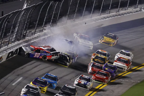 06 Temmuz 2018 - Daytona Beach, Florida, ABD: Josh Williams (90) ve Cole Custer (00) tri-oval bir araya Daytona Beach, Florida ve Coca-Cola fişek 250 Daytona International Speedway adlı sırasında uyarı getirmek için.