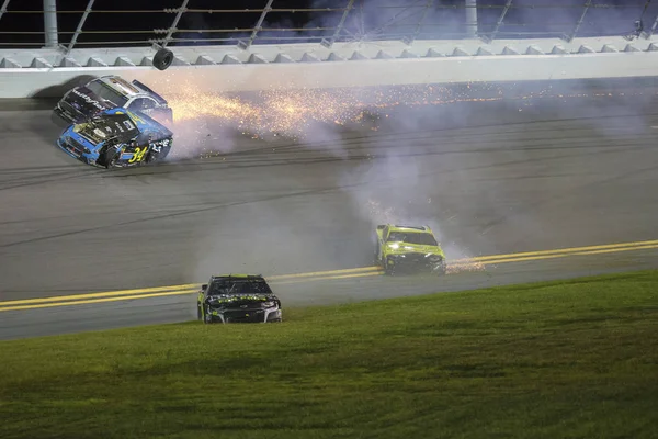 07 Temmuz 2018 - Daytona Beach, Florida, ABD: Michael Mcdowell (34) Aric Almirola (10) çöküyor Coke sıfır şeker 400 Daytona International Speedway Daytona Beach, Florida, dört fırsatta sahadan aracılığıyla.