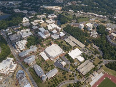 Charlotte North Carolina Üniversitesi, havadan izleme. 1946 yılında kurulan, Uncc olduğu yere 29,000 öğrencileri ile büyüyen bir kampüs.