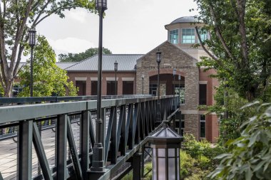 University of North Carolina, Charlotte, olarak da bilinen Unc Charlotte, Charlotte, North Carolina, Amerika Birleşik Devletleri'nde bulunan devlet araştırma üniversitesidir. UNC Charlotte teklifler 23 doktora, 64 mastır ve 140 lisans programları 