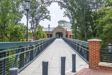 University of North Carolina, Charlotte, olarak da bilinen Unc Charlotte, Charlotte, North Carolina, Amerika Birleşik Devletleri'nde bulunan devlet araştırma üniversitesidir. UNC Charlotte teklifler 23 doktora, 64 mastır ve 140 lisans programları 