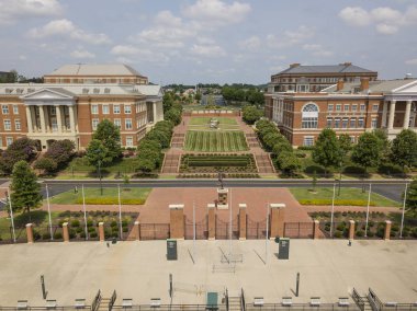 University of North Carolina, Charlotte, olarak da bilinen Unc Charlotte, Charlotte, North Carolina, Amerika Birleşik Devletleri'nde bulunan devlet araştırma üniversitesidir. UNC Charlotte teklifler 23 doktora, 64 mastır ve 140 lisans programları 