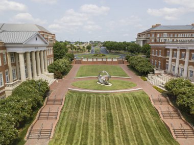 University of North Carolina, Charlotte, olarak da bilinen Unc Charlotte, Charlotte, North Carolina, Amerika Birleşik Devletleri'nde bulunan devlet araştırma üniversitesidir. UNC Charlotte teklifler 23 doktora, 64 mastır ve 140 lisans programları 