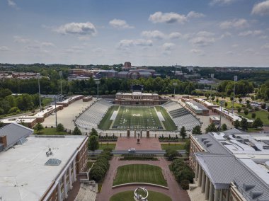 University of North Carolina, Charlotte, olarak da bilinen Unc Charlotte, Charlotte, North Carolina, Amerika Birleşik Devletleri'nde bulunan devlet araştırma üniversitesidir. UNC Charlotte teklifler 23 doktora, 64 mastır ve 140 lisans programları 