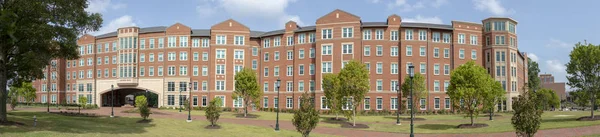University of North Carolina, Charlotte, olarak da bilinen Unc Charlotte, Charlotte, North Carolina, Amerika Birleşik Devletleri'nde bulunan devlet araştırma üniversitesidir. UNC Charlotte teklifler 23 doktora, 64 mastır ve 140 lisans programları 