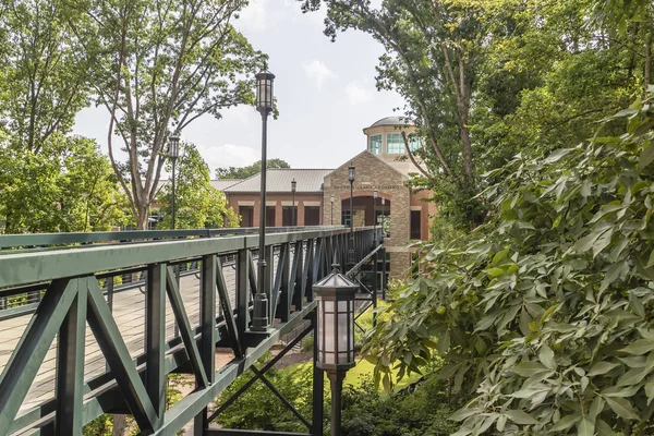 University of North Carolina, Charlotte, olarak da bilinen Unc Charlotte, Charlotte, North Carolina, Amerika Birleşik Devletleri'nde bulunan devlet araştırma üniversitesidir. UNC Charlotte teklifler 23 doktora, 64 mastır ve 140 lisans programları 