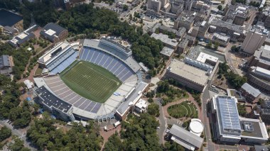 Kenan Memorial Stadyumu Chapel Hill, Kuzey Carolina'da bulunan ve Kuzey Carolina Tar Heels ev tarlası. 