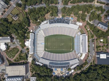Kenan Memorial Stadyumu Chapel Hill, Kuzey Carolina'da bulunan ve Kuzey Carolina Tar Heels ev tarlası. 