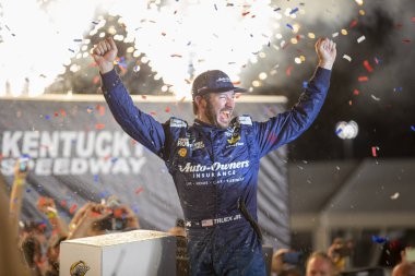 14 Temmuz 2018 - Sparta, Kentucky, ABD: Martin Truex, Jr (78) WINS Quaker State 400 Kentucky Speedway Sparta, Kentucky.