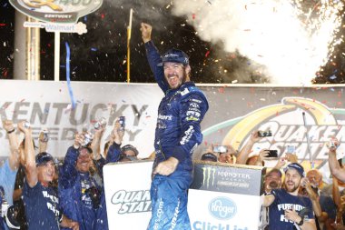 14 Temmuz 2018 - Sparta, Kentucky, ABD: Martin Truex, Jr (78) WINS Quaker State 400 Kentucky Speedway Sparta, Kentucky.