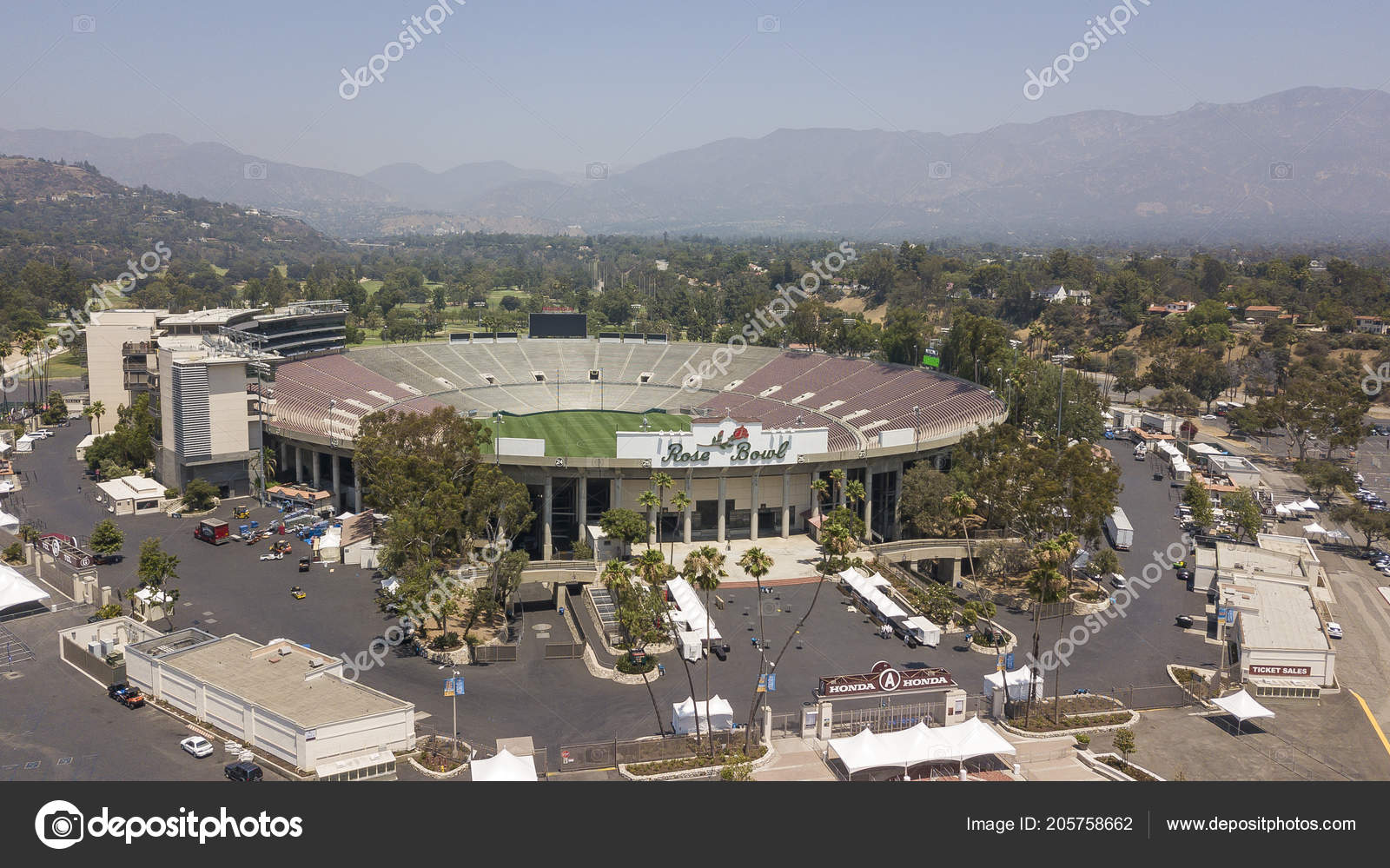 Pictures Ucla Cheerleaders July 2018 Pasadena California Usa Rose Bowl United States Outdoor Stock Editorial Photo C Actionsports 205758662