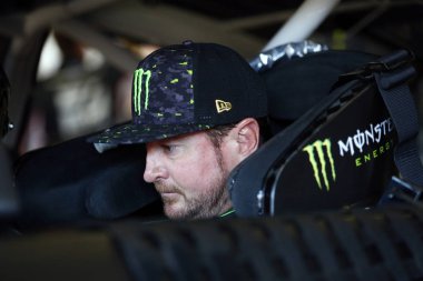 20 Temmuz 2018 - Loudon, New Hampshire, ABD: Kurt Busch (41) asmak dışarı Foxwoods Resort Casino 301 New Hampshire Motor Speedway Loudon, New Hampshire, antrenmana sırasında garajında.