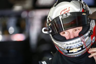 20 Temmuz 2018 - Loudon, New Hampshire, ABD: John Hunter Nemechek (42) asmak dışarı Göller Bölgesi 200'de New Hampshire Motor Speedway Loudon, New Hampshire için uygulamaları sırasında garajında.