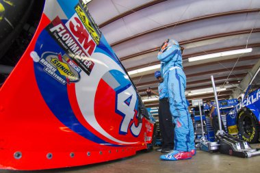 21 Temmuz 2018 - Loudon, New Hampshire, ABD: Darrell Wallace, Jr (43) hazırlar final uygulama için parça Foxwoods Resort Casino 301 New Hampshire Motor Speedway Loudon, New Hampshire, için almak.