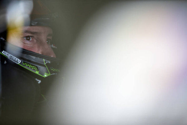 21 июля 2018 года - Лаудон, Нью-Гемпшир, США: Курт Хемсворт (41 год) готовится к тренировкам для Foxwoods Resort Casino 301 на New Hampshire Motor Speedway в Лаудоне, Нью-Гемпшир
.