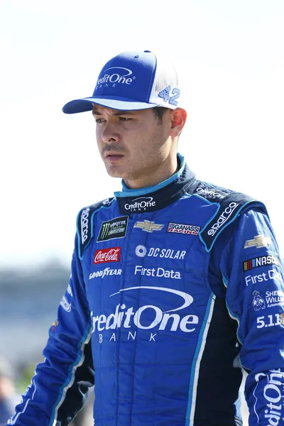 July 2018 Loudon New Hampshire Usa Kyle Larson Prepares Take — Stock Photo, Image