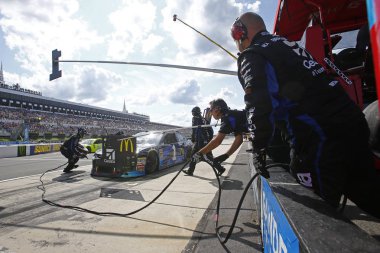 29 Temmuz 2018 - uzun gölet, Pennsylvania, ABD: Bir mola sırasında göz açık havada 400 uzun gölet, Pennsylvania Pocono Raceway de Jamie Mcmurray (1) yapar.