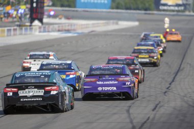 29 Temmuz 2018 - uzun gölet, Pennsylvania, ABD: Denny Hamlin (11) yarışları kaz açık havada 400 uzun gölet, Pennsylvania Pocono Raceway, zor üçgen ile.