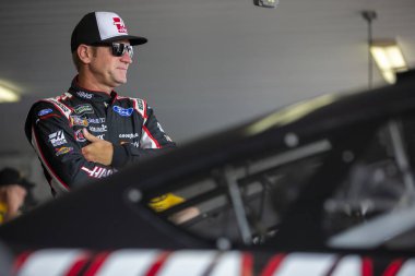 28 Temmuz 2018 - uzun gölet, Pennsylvania, ABD: Clint Bowyer (14) alır kaz açık havada 400 uzun gölet, Pennsylvania Pocono Raceway, çalışmaya hazır.