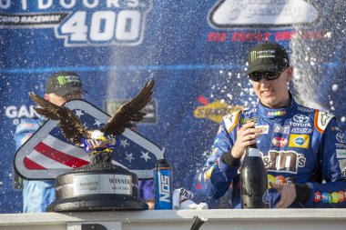 29 Temmuz 2018 - uzun gölet, Pennsylvania, ABD: Kyle Busch (18) WINS kaz açık havada 400 uzun gölet, Pennsylvania Pocono Raceway.