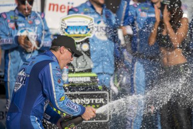 12 Ağustos 2018 - Brooklyn, Michigan, ABD: Kevin Harvick (4) WINS tüketicilerin enerji 400 Michigan International Speedway Brooklyn, Michigan.
