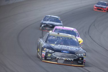 12 Ağustos 2018 - Brooklyn, Michigan, ABD: Matt Dibenedetto (32) yarışları tüketicilerin enerji 400 Michigan International Speedway Brooklyn, Michigan, dört fırsatta sahadan aracılığıyla.