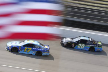 12 Ağustos 2018 - Brooklyn, Michigan, ABD: Ricky Stenhouse, Jr (17) yarış arabasının ön streç aşağı sırasında tüketici enerji 400 Michigan International Speedway, Brooklyn, Michigan'da getiriyor.