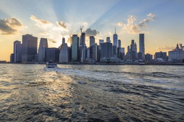 New York'un Brooklyn Bridge Park Doğu Nehri'ne bakan görünümü