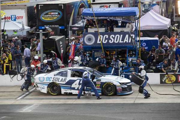 Sierpnia 2018 Bristol Tennessee Usa Kyle Larson Sprawia Pit Stop — Zdjęcie stockowe