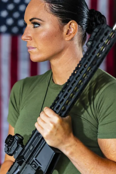 Kobiece Militaria Marine Pozowanie Wojskowy Mundur — Zdjęcie stockowe