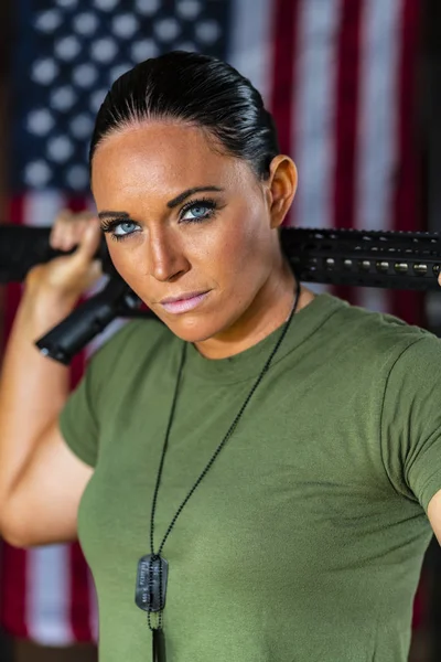 Kvinnlig Militär Marin Poserar Militär Uniform — Stockfoto