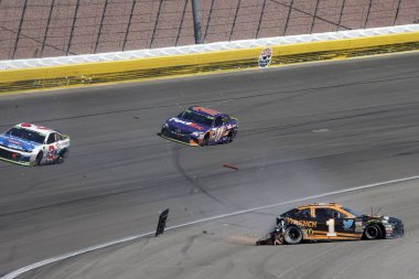 16 Eylül 2018 - Las Vegas, Nevada, ABD: Güney noktası 400 Las Vegas, Nevada Las Vegas Motor Speedway, dört fırsatta kapalı aracılığıyla Jamie Mcmurray (1) çöküyor.