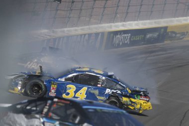 16 Eylül 2018 - Las Vegas, Nevada, ABD: Kurt Busch (41) Matt Dibenedetto (32) çarpışma noktasından dönüş 4 Güney 400 Las Vegas, Nevada Las Vegas Motor Speedway.