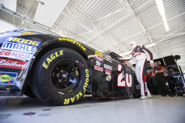 14 Eylül 2018 - Las Vegas, Nevada, ABD: Christopher Bell (20) alır Las Vegas, Nevada Las Vegas Motor Speedway, Dc güneş 300 uygulamaya hazır.