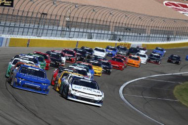 15 Eylül 2018 - Las Vegas, Nevada, ABD: Las Vegas, Nevada'da, Las Vegas Motor Speedway Dc güneş 300 sırasında yarış arabasının ön streç aşağı getiriyor Ross Chastain (42).