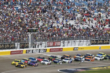 16 Eylül 2018 - Las Vegas, Nevada, ABD: Erik Jones (20) Güney noktası 400 Las Vegas Motor Speedway, Las Vegas, Nevada'da başlatmak için yeşil bayrak alanını açar.