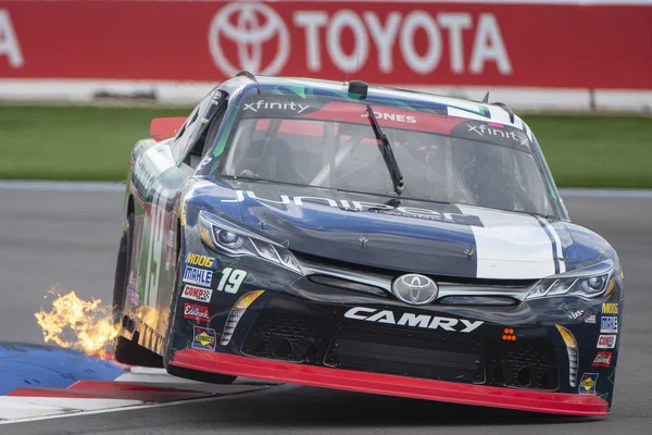 27 Eylül 2018 - Concord, Kuzey Carolina, ABD: Brandon Jones (19) uygulamaları için tedavi 200 Charlotte Motor Speedway Concord, Kuzey Carolina, sürücü için.