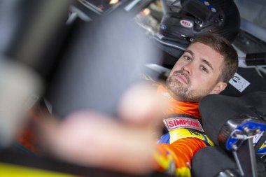 Ricky Stenhouse, Jr (17) Amerika banka Roval 400 Charlotte Motor Speedway, Concord, Kuzey Carolina'da uygulamaya hazır hale getirilir.